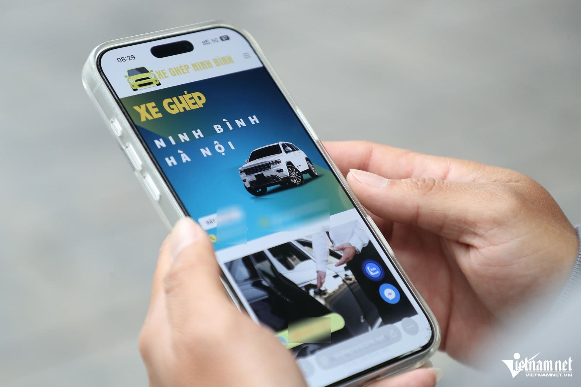 Màn hình điện thoại hiển thị ứng dụng 'Xe ghép Ninh Bình Hà Nội', minh họa vấn đề xe ghép không theo quy định mà cảnh sát giao thông đang giải quyết.