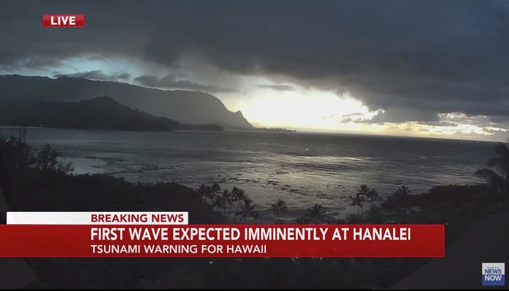 Màn hình tin tức cảnh báo sóng thần tại Hawaii sau chấn động ban đầu