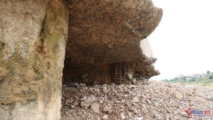 Móng cọc trụ T3 cầu Sông Lô bị xói mòn, trơ lõi thép rỉ sét.