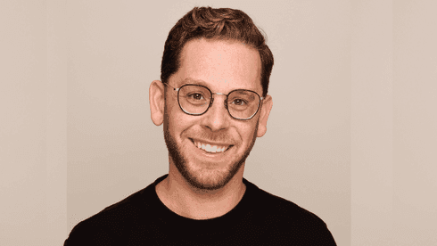 Mạng lưới dữ liệu và công nghệ phức tạp, tượng trưng cho công nghệ AI âm thanh bí ẩn của Q.ai.