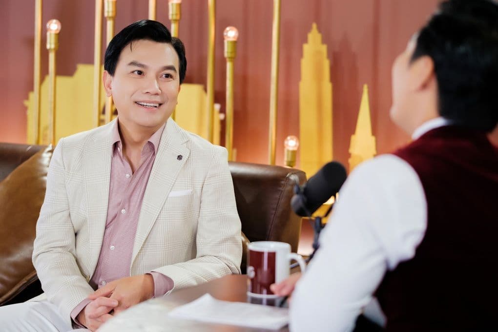 Mạnh Quỳnh trong buổi phỏng vấn, chia sẻ về cuộc đời và sự nghiệp
