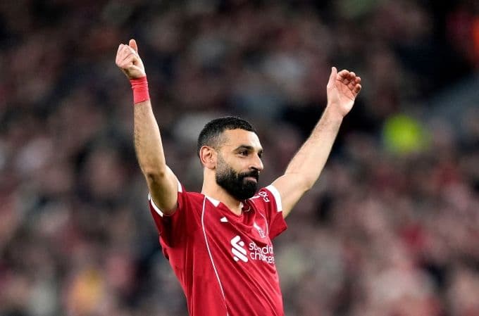 Mohamed Salah ăn mừng bàn thắng cho Liverpool, gợi nhớ những khoảnh khắc huy hoàng trước khi anh rời đi.