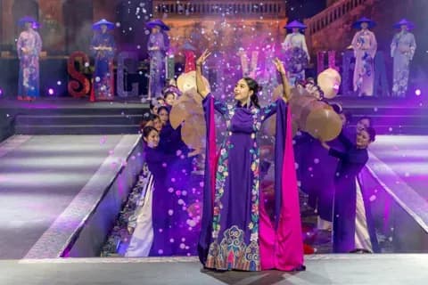 Một buổi biểu diễn văn hóa truyền thống, minh họa nội dung văn hóa xã hội mà VTV1 thường đưa tin trong các bản tin thời sự.