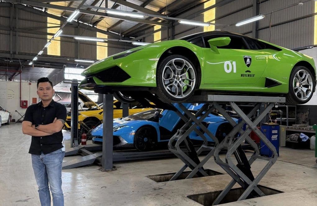 Một chiếc Lamborghini đang được nâng lên trong gara để kiểm tra, minh họa việc E10 làm lộ các vấn đề bảo dưỡng tiềm ẩn của xe.