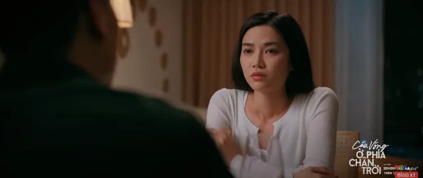 Một cảnh phim truyền hình 'Cầu Vồng Ở Phía Chân Trời' trên VTV3, thể hiện sự kết nối cảm xúc qua câu chuyện đời.