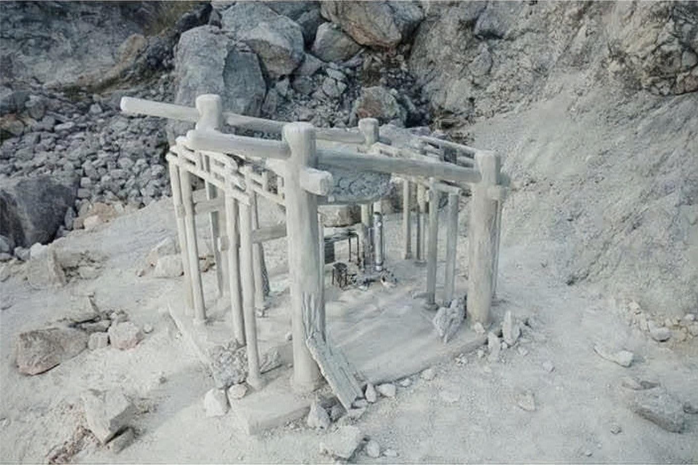 Một cấu kiện điêu khắc từ tác phẩm 'Tàn Chỉ', biểu tượng cho chất xám độc lập cần được bảo vệ