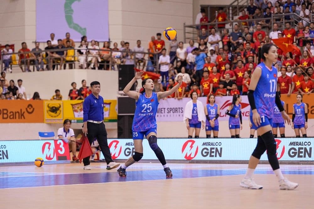 Một cầu thủ bóng chuyền nữ Việt Nam trong tư thế sẵn sàng thi đấu, tượng trưng cho dấu ấn cá nhân và tiềm năng vươn tầm.