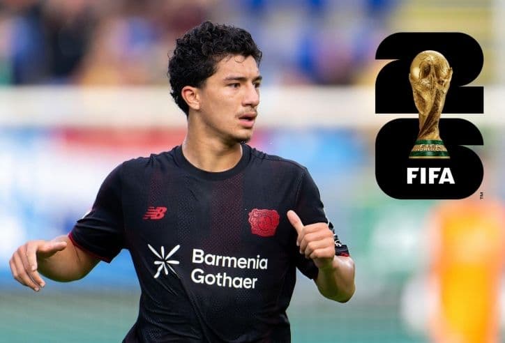 Một cầu thủ bóng đá cùng biểu tượng World Cup 2026, tượng trưng cho mục tiêu và các chiến dịch lớn trong tương lai.