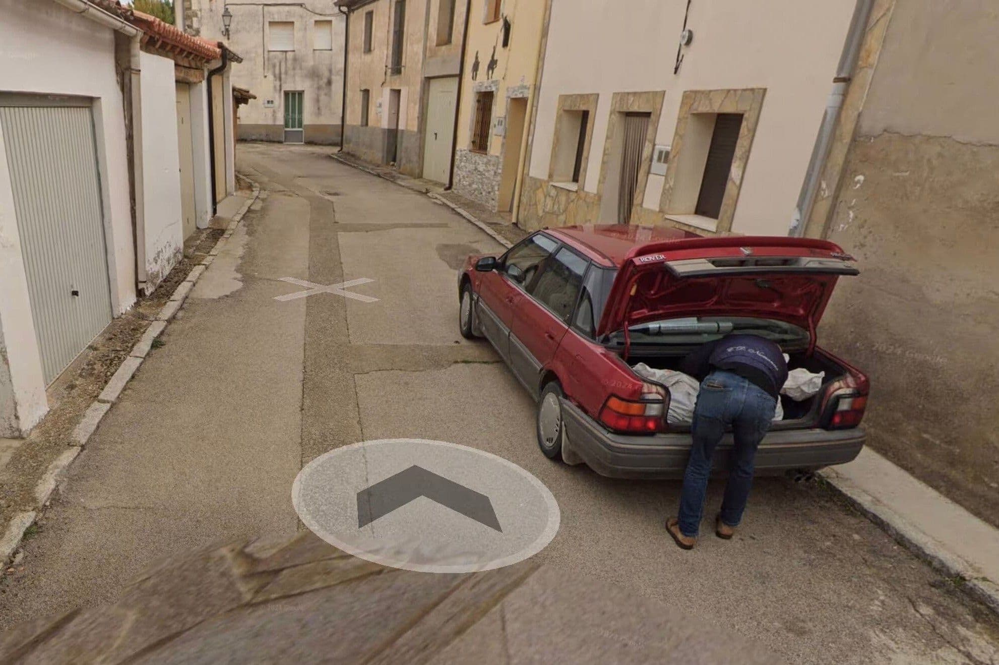 Một góc phố được ghi lại bằng Google Maps Street View, minh họa khả năng lưu giữ hình ảnh theo thời gian của ứng dụng.