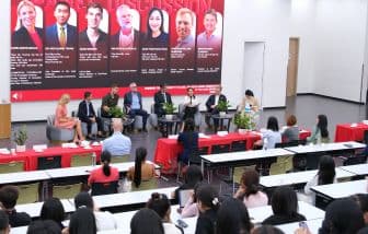 Một hội thảo về giáo dục đại học thích ứng với AI, liên hệ đến thách thức tích hợp AI trong sáng tác và biểu diễn V-pop.