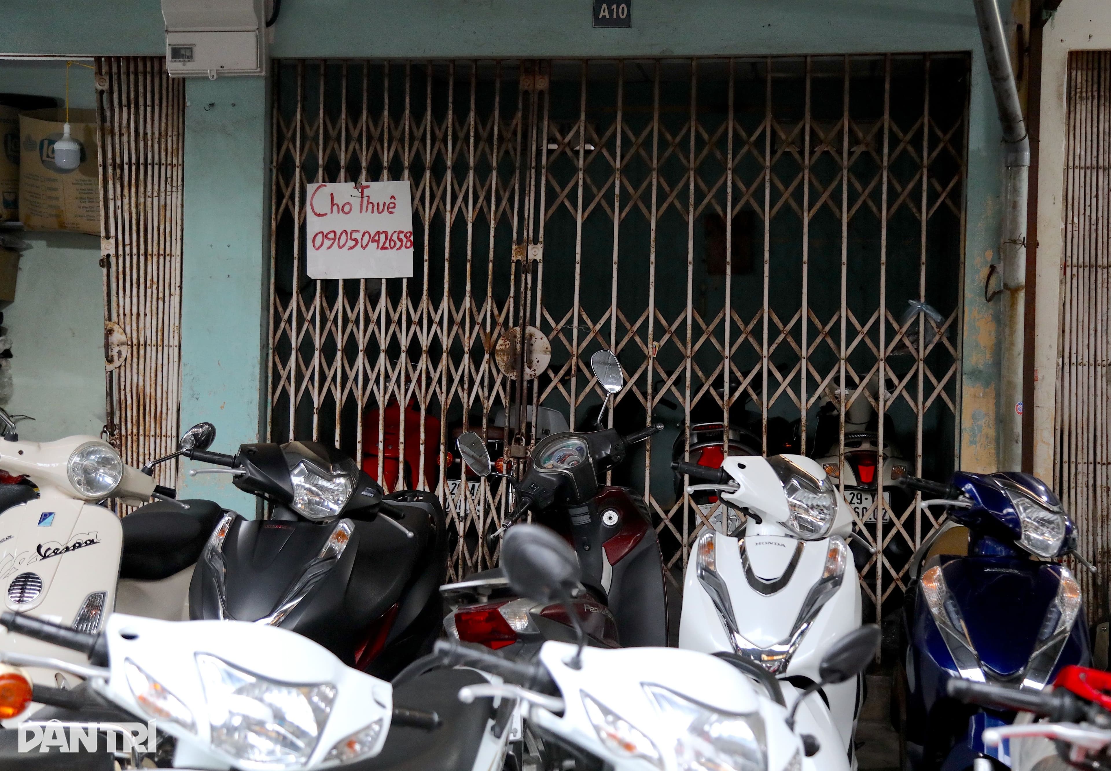 Một ki-ốt tại chợ xe máy Hà Nội phải đóng cửa và cho thuê do thị trường ế ẩm