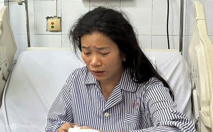 Một nữ hành khách sống sót sau vụ lật tàu Vịnh Xanh vẫn còn bàng hoàng và đau buồn.