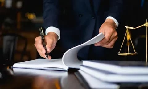 Một người đang ký văn bản pháp luật, bên cạnh là cán cân công lý, tượng trưng cho việc xây dựng hành lang pháp lý và kiểm soát chặt chẽ trong giáo dục.