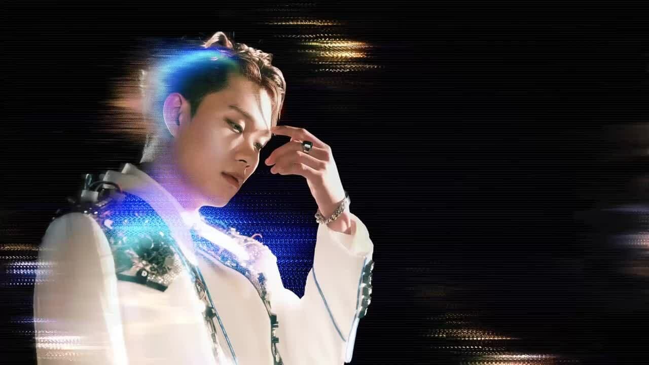 Một người đàn ông với ánh sáng kỹ thuật số bao quanh, thể hiện sự quá tải thông tin và mệt mỏi tinh thần.