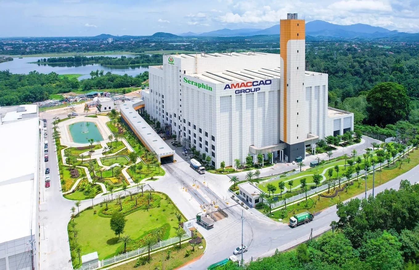 Một nhà máy điện lớn, tượng trưng cho quy mô và sự nghiêm trọng của vụ án pháp lý liên quan đến giới giải trí.