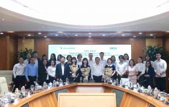 Một nhóm người tham gia hội thảo, tượng trưng cho việc nâng cao kiến thức, kỹ năng và xây dựng giải pháp trong ngành truyền thông.