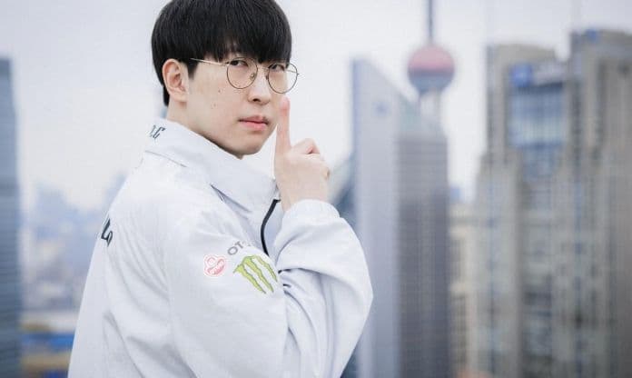 Một tuyển thủ LCK, đại diện cho những thử thách mà AL đã và đang vượt qua để khẳng định vị thế.