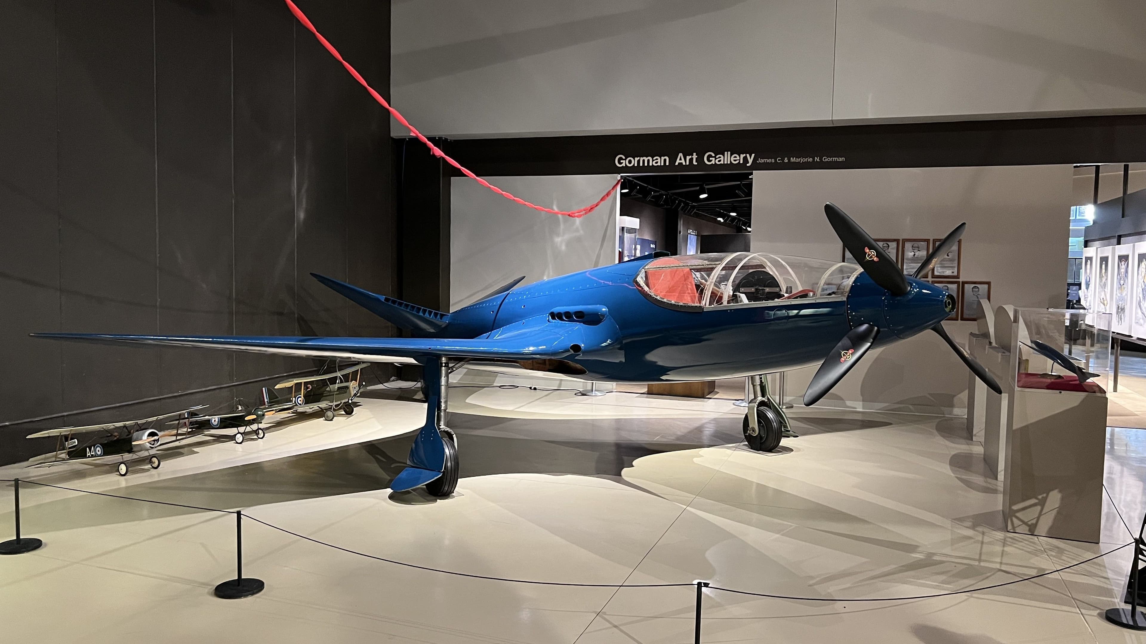 Máy bay Bugatti 100P, ví dụ lịch sử về nhà sản xuất ô tô chuyển hướng sang hàng không