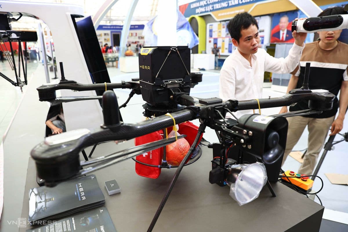 Máy bay không người lái (UAV) công nghệ 'Make in Vietnam' được trưng bày tại triển lãm