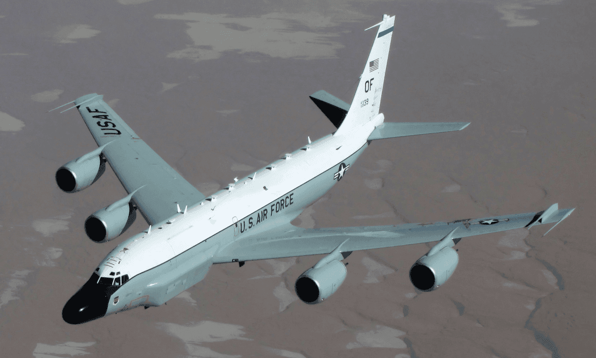 Máy bay trinh sát RC-135V/W Rivet Joint của Không quân Mỹ đang bay trên bầu trời, thực hiện nhiệm vụ giám sát ở Trung Đông.