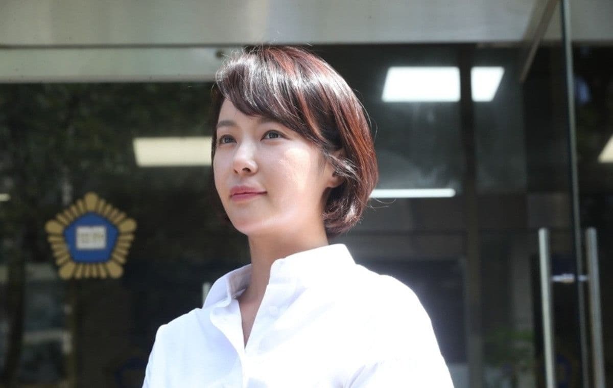 Nữ diễn viên Hwang Jung Eum đối mặt với phiên tòa xét xử tội tham ô.