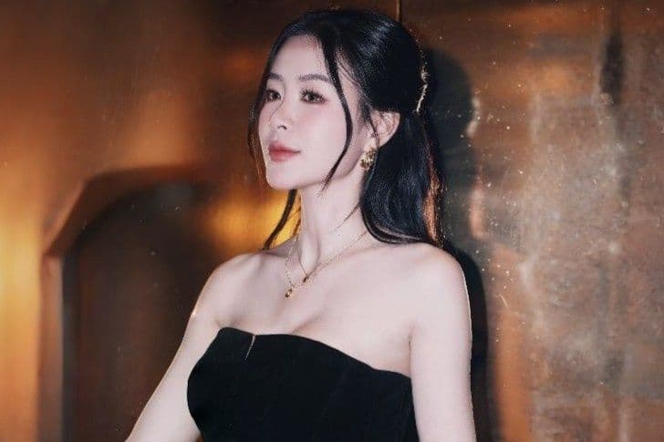 Nữ nghệ sĩ với vẻ ngoài tự tin, thể hiện sự trở lại mạnh mẽ của EXO