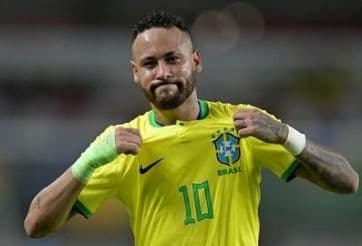 Neymar trong màu áo đội tuyển Brazil trước trận đấu với Ai Cập