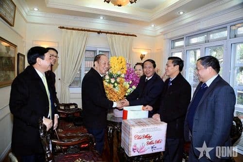 Đồng chí Đoàn Duy Thành trong một buổi làm việc, thể hiện bản lĩnh lãnh đạo tiên phong tại Hải Phòng.