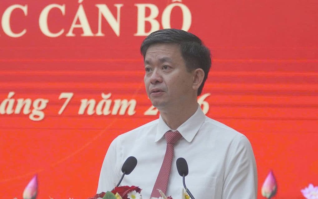 Ông Lê Quang Tùng phát biểu tại hội nghị, thể hiện bản lĩnh và tầm nhìn chiến lược.