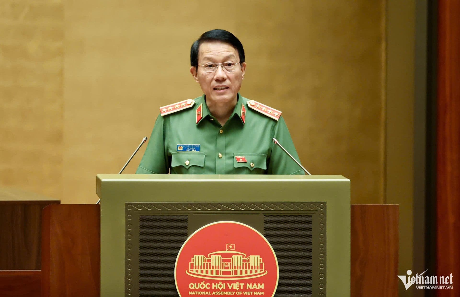 Ông Lương Tam Quang, Bộ trưởng Bộ Công an, trình bày về chính sách răn đe và khoan hồng trong Bộ luật Hình sự.