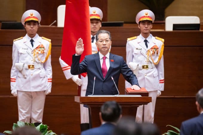 Ông Nguyễn Văn Quảng, tân Chánh án Tòa án nhân dân Tối cao, tuyên thệ nhậm chức trước Quốc hội.