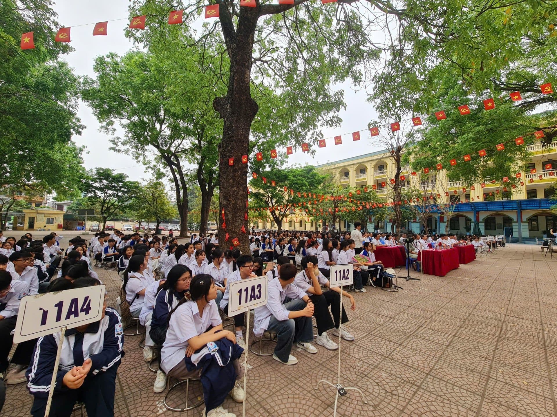 Đông đảo học sinh tham gia sự kiện truyền cảm hứng khởi nghiệp tại trường học