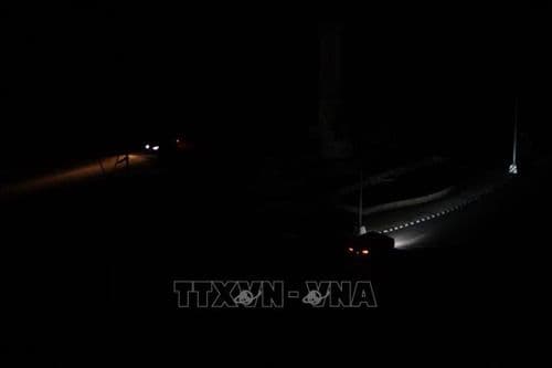 Đường phố Cuba tối đen do mất điện, phản ánh cuộc khủng hoảng kinh tế trầm trọng và tình trạng thiếu hụt năng lượng.