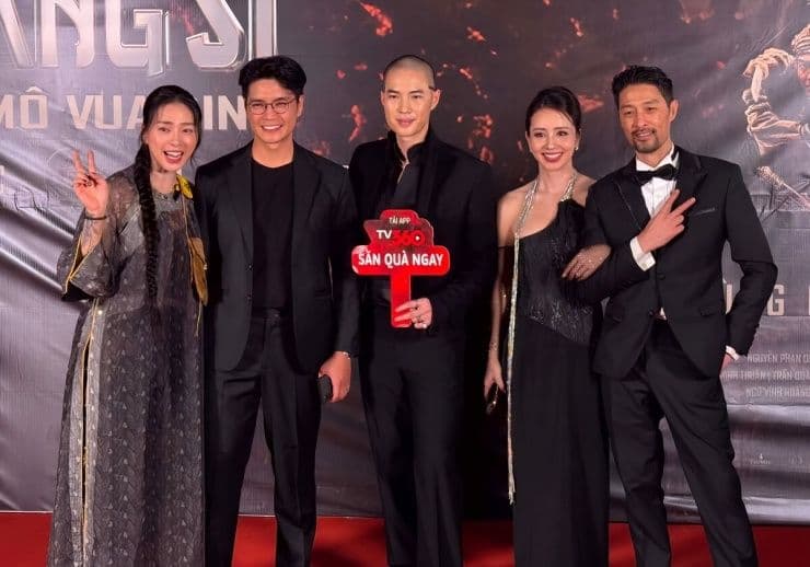 Ngô Thanh Vân, Johnny Trí Nguyễn và Đăng Trần tại buổi công chiếu "Hộ Linh Tráng Sĩ", đánh dấu bước chuyển mình của "đả nữ" thành nhà kiến tạo