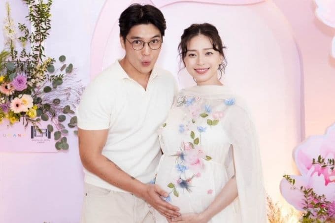 Ngô Thanh Vân và Huy Trần trong tiệc mừng em bé, chuẩn bị đón thành viên mới.