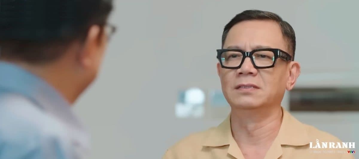 Ông Thủy thông báo về việc ông Trọng từ chức, mở ra vòng xoáy quyền lực trong phim Lằn Ranh.