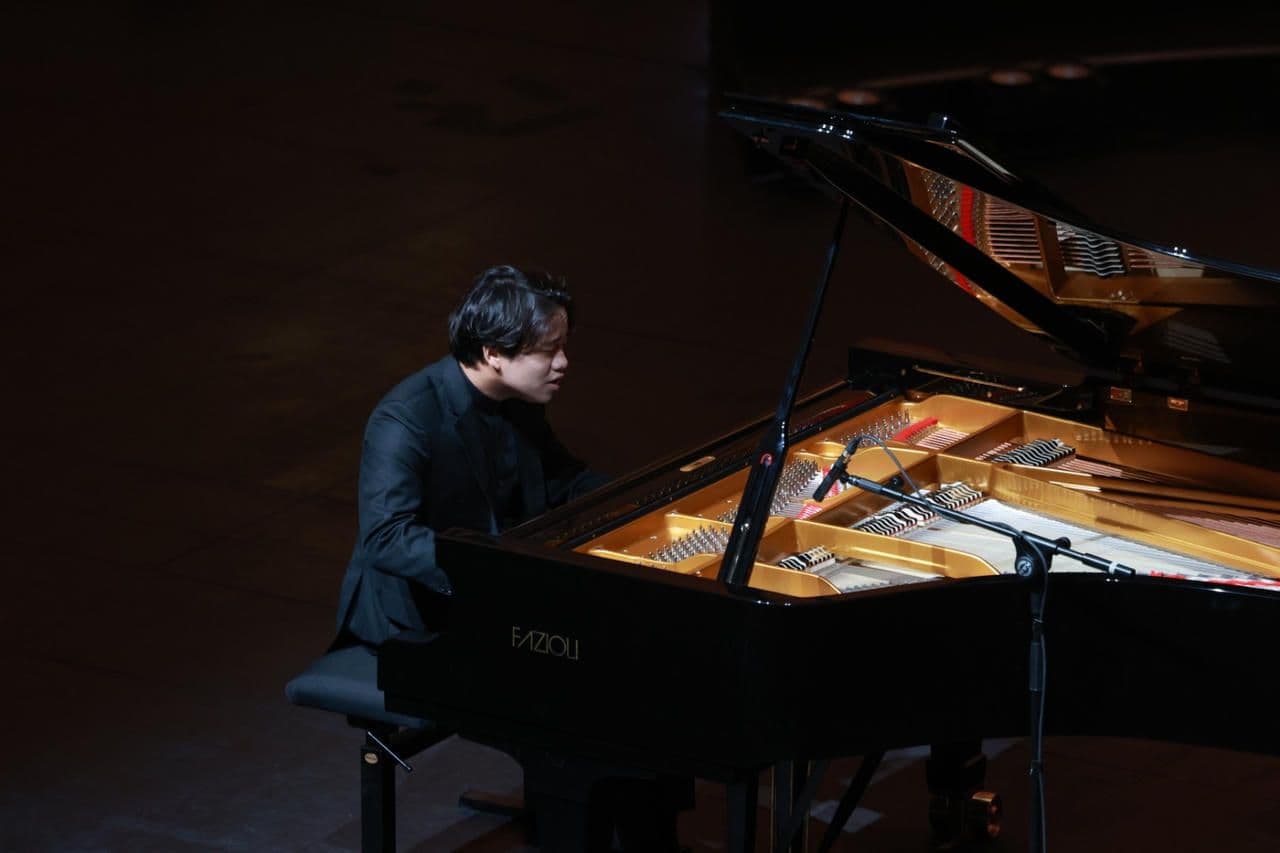 Nghệ sĩ piano trẻ Nguyễn Việt Trung biểu diễn tác phẩm của Chopin, tạo cầu nối cảm xúc và sự thấu hiểu