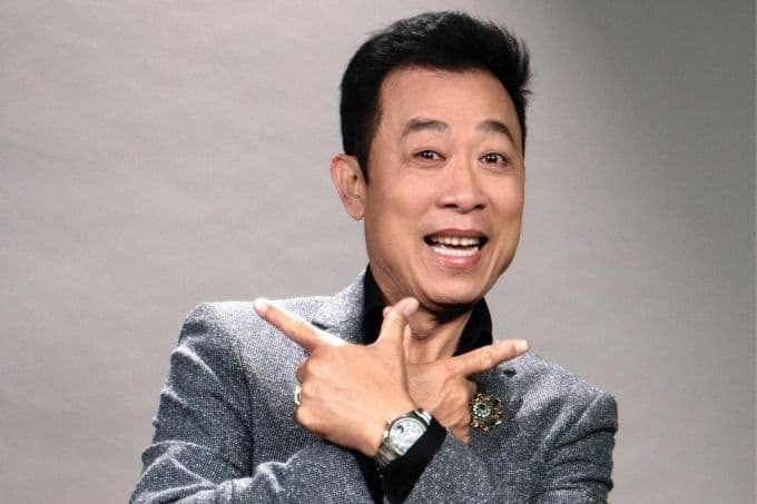 Nghệ sĩ Vân Sơn, một trong những gương mặt quen thuộc của phim, đại diện cho những 'người xa lạ thân thuộc' với bí mật được phơi bày.