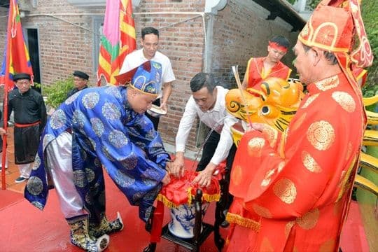 Nghi lễ rước nước thiêng liêng từ đền Nghè, thể hiện tín ngưỡng cầu mưa thuận gió hòa của ngư dân Đồ Sơn.