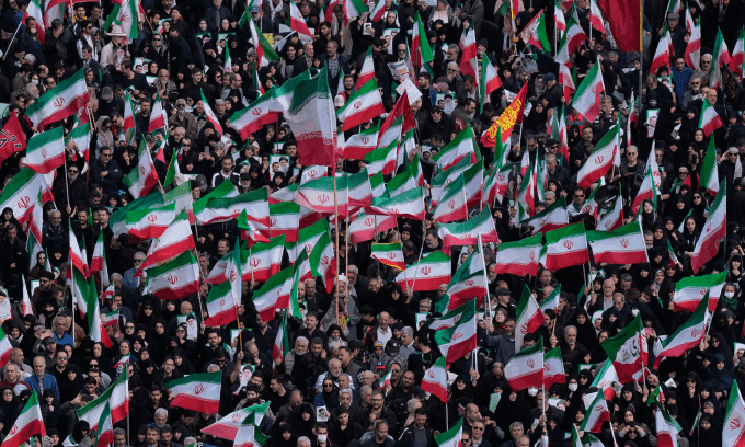 Người dân Iran biểu tình, thể hiện tâm lý quốc gia phức tạp