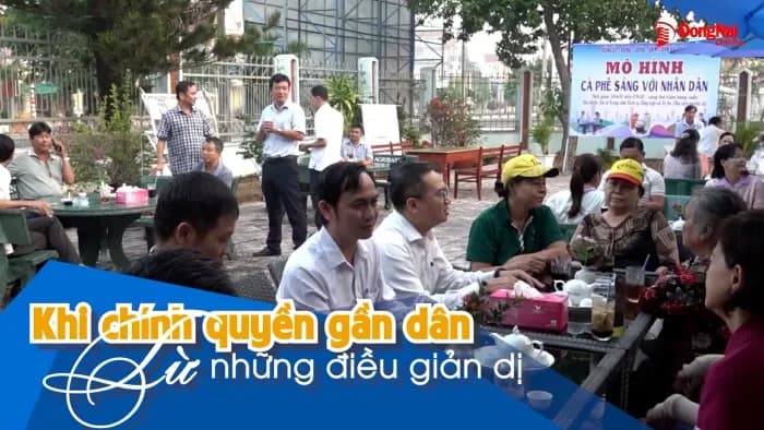 Người dân tham gia buổi gặp mặt cộng đồng, thể hiện sự tương tác giữa chính quyền và người dân trong quá trình phát triển dự án.