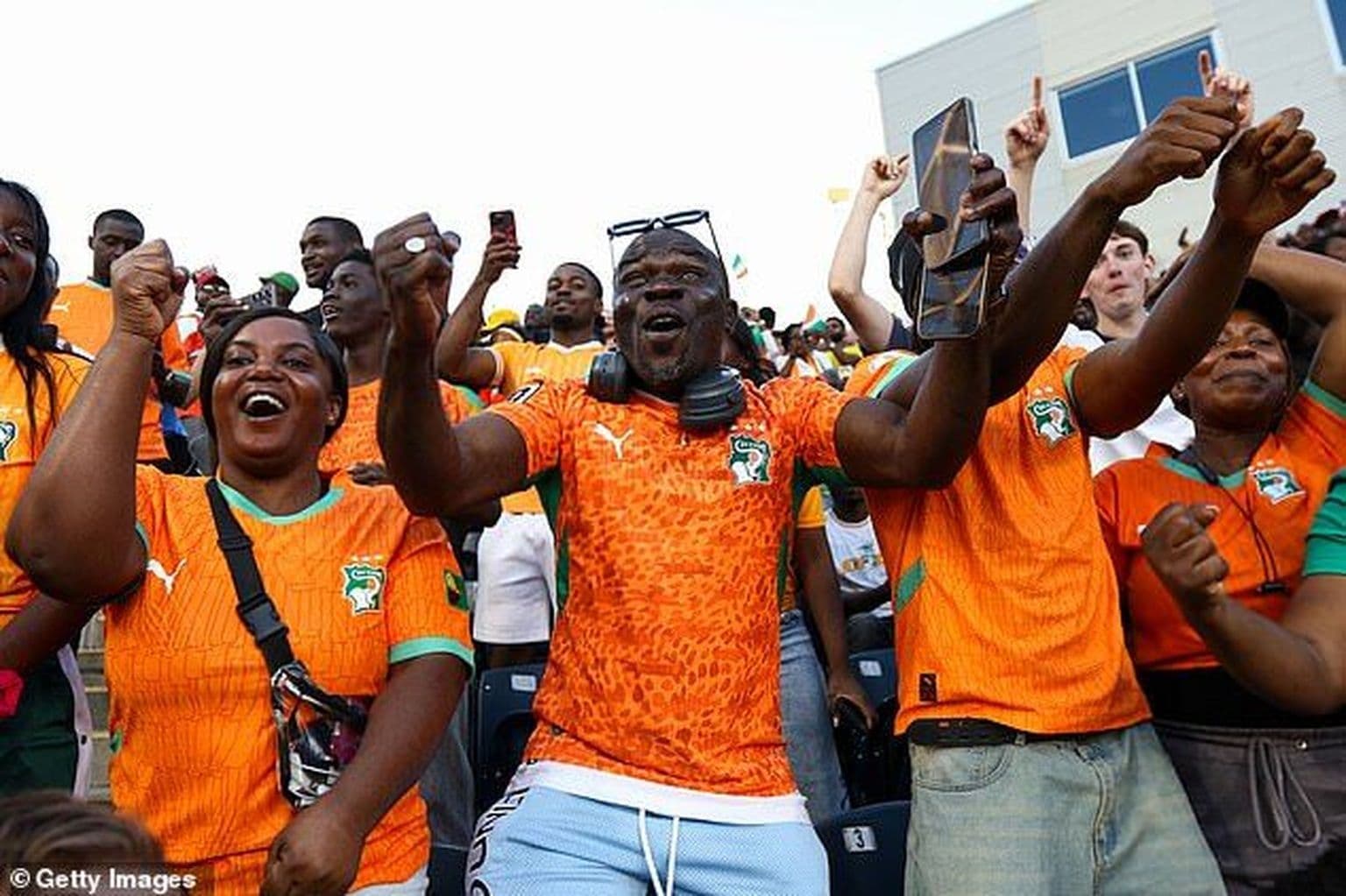 Người hâm mộ bóng đá cuồng nhiệt chờ đón World Cup 2026
