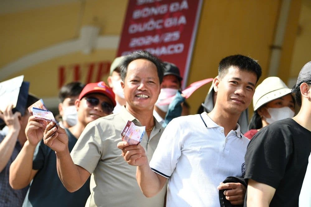 Người hâm mộ háo hức chờ đợi các trận đấu bóng đá đỉnh cao, bao gồm Siêu cúp Quốc gia và AFF Cup nữ.