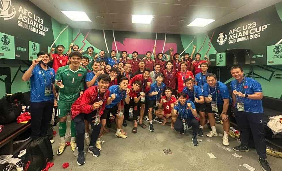 Người hâm mộ Việt Nam ăn mừng cuồng nhiệt chiến thắng của đội tuyển U23 Việt Nam.