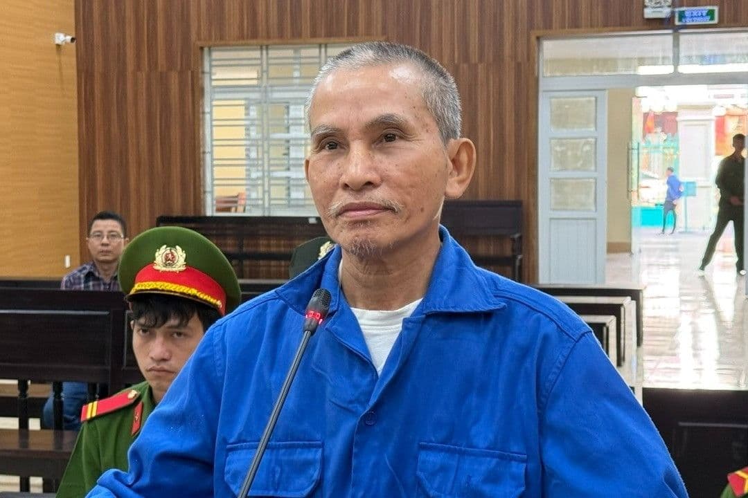 Người đàn ông bị xét xử tại tòa, minh họa việc lời nói trên không gian mạng trở thành bằng chứng pháp lý.