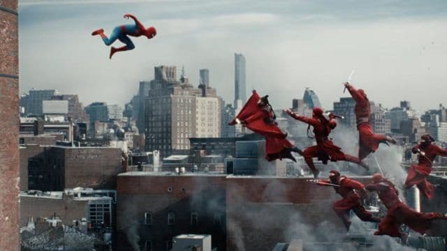 Người Nhện chiến đấu với kẻ thù mới, tượng trưng cho những thử thách và cơ hội trong chương mới.