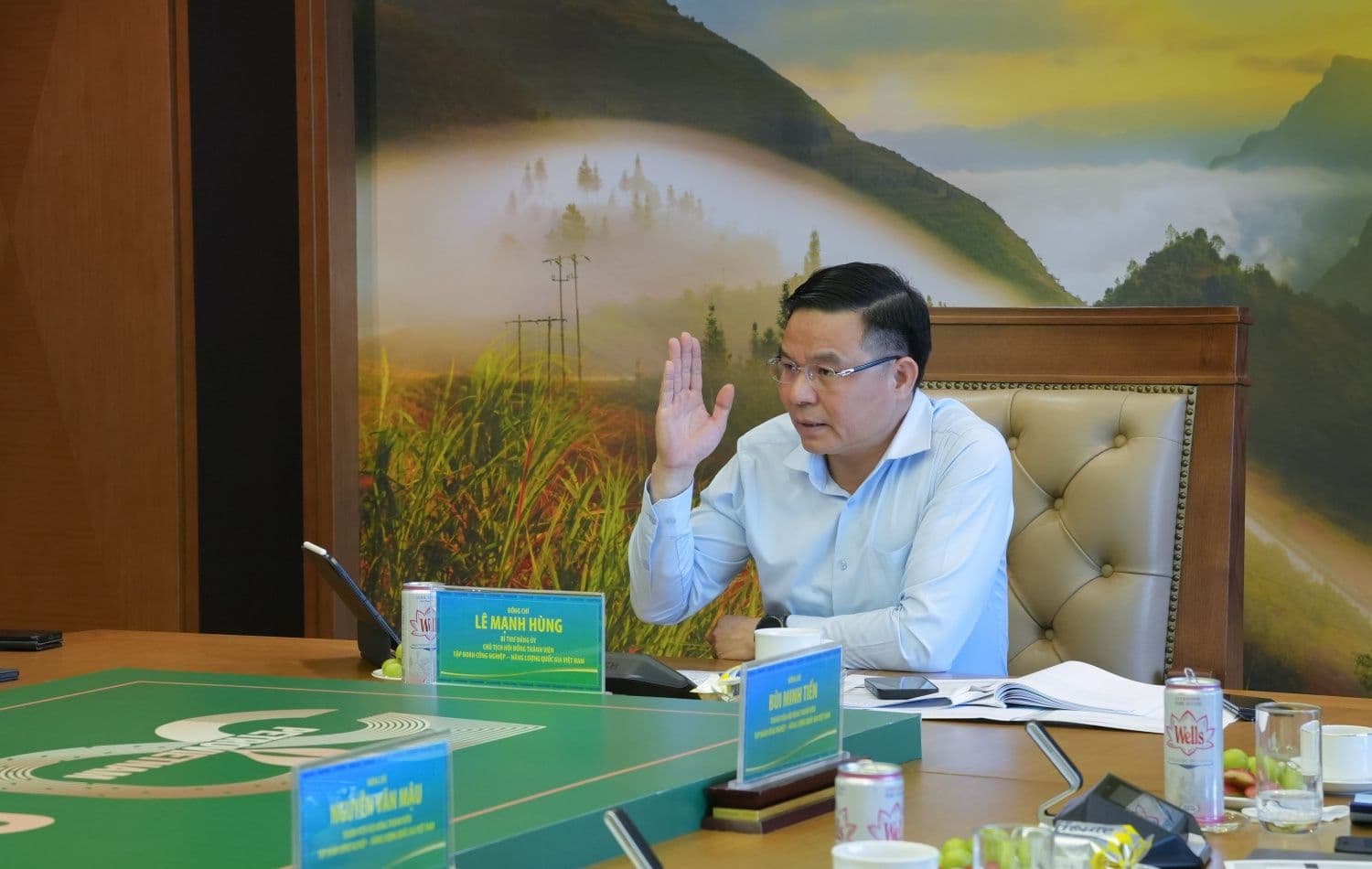 Người phát biểu tại hội nghị về quản trị mục tiêu và chiến lược, thể hiện tầm nhìn phát triển bền vững.