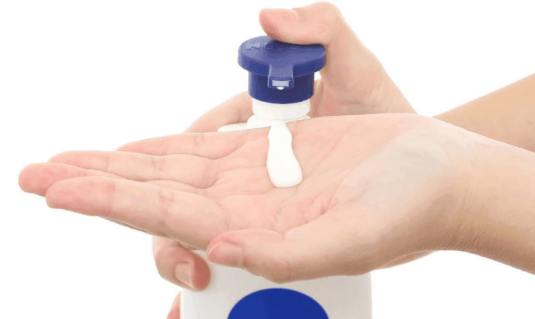 Người tiêu dùng sử dụng kem dưỡng da, đặt niềm tin vào nhãn mác sản phẩm