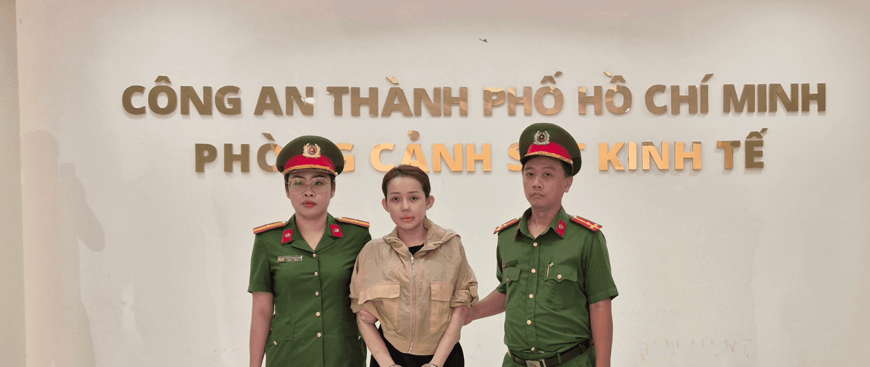 Ngân 98 bị công an TP.HCM bắt giữ, đánh dấu sự sụp đổ của một hình tượng mạng.