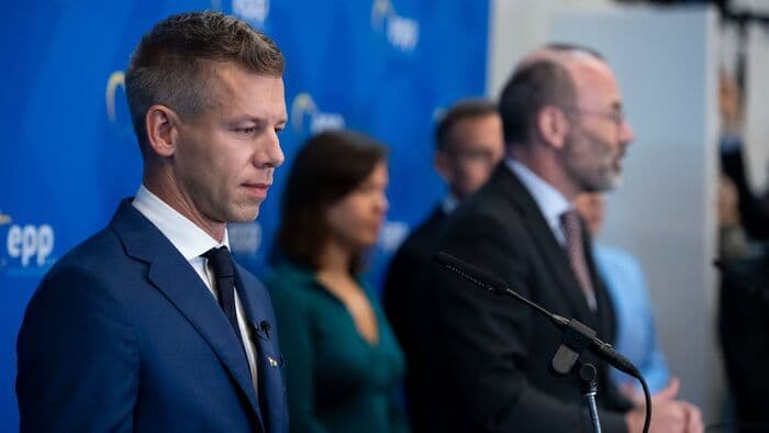 Ngoại trưởng Hungary Péter Szijjártó phát biểu tại một cuộc họp báo, thể hiện lập trường của Hungary trước áp lực từ EU và Croatia